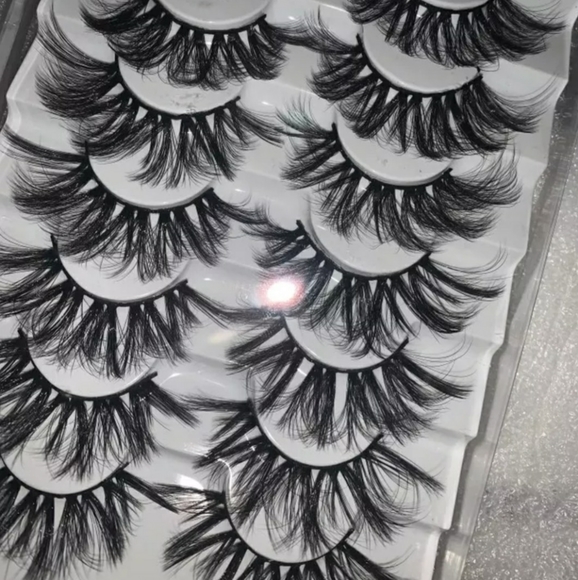 8 pairs of Mink Lashes - Picture 4 of 9